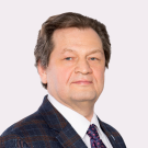 Айдар Султанов розовый фон